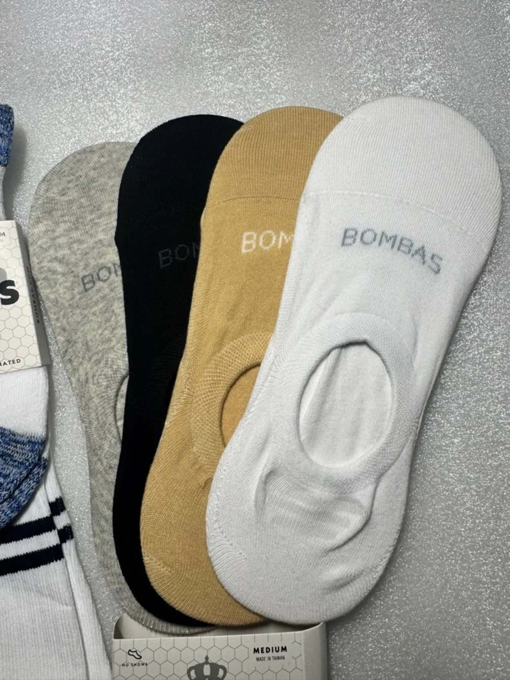 Bombas NWT Unisex 1pr compression & 1-4pk No Show Black White Tan,Gray Medium